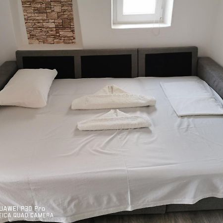 View Rooms Piso Livadi Exterior foto